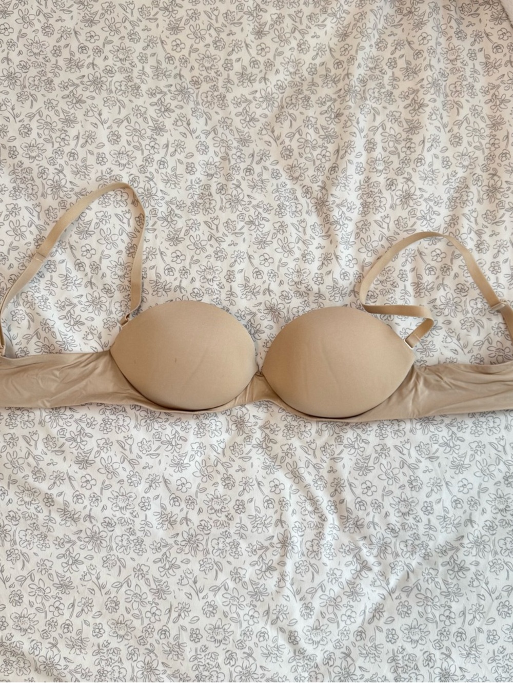 SKIMS Strapless Convertible Strap Bra